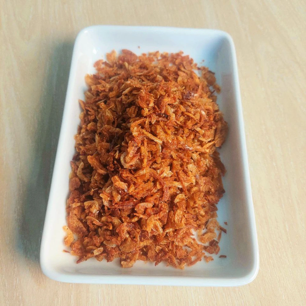 চিংড়ি বালাচাও সাদা ট্রেতে rangaghorbd